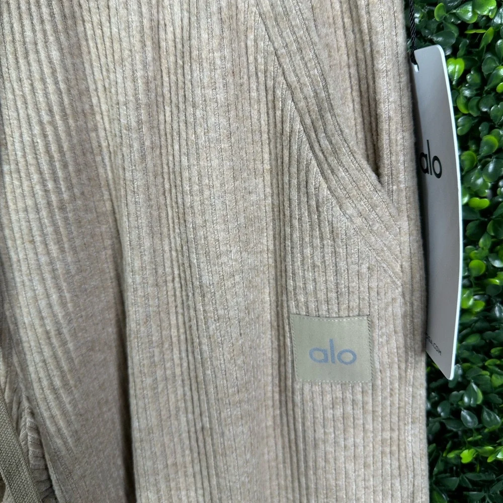 Nwt ALO‎ Yoga Muse wide leg pant